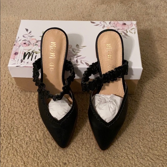 Black Flats - Picture 4 of 7